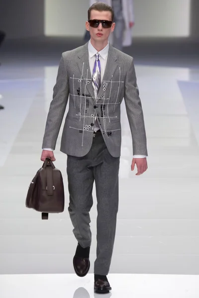 Look 3
